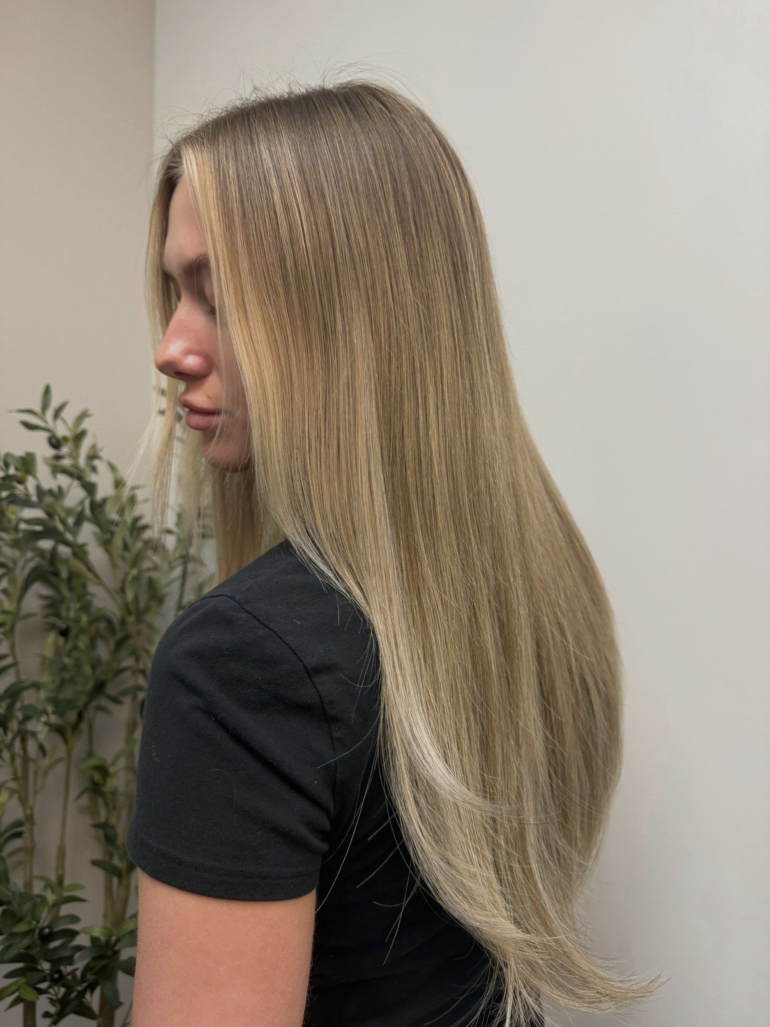 Long lived-in blonde hair, finished